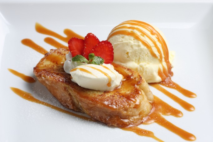 torrijas con helado de vainilla