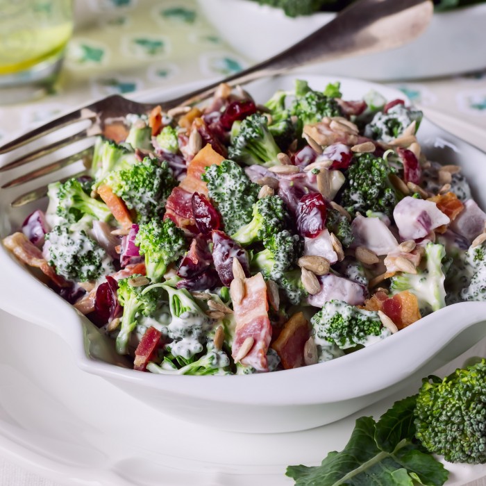 Broccoli salad and bacon with Cardenal Mendoza's mayonnaise